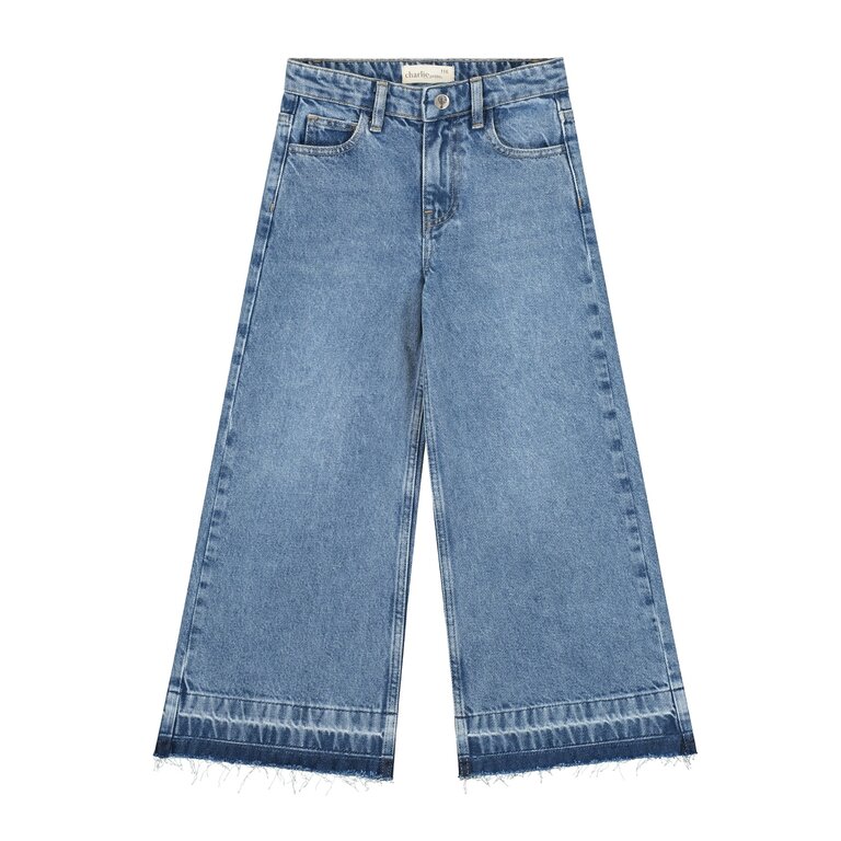 Charlie Petite isae flaired jeans // light blue