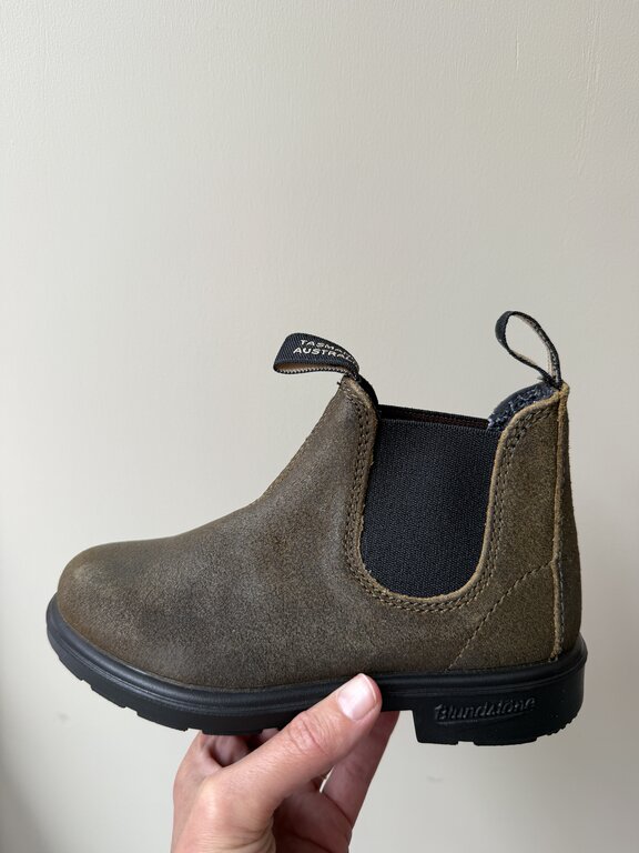 Blundstone kids suede  //  dark olive