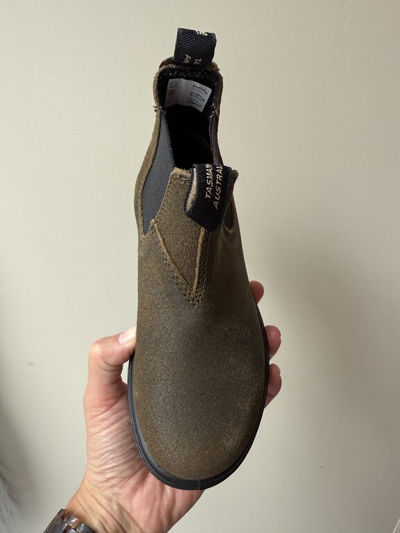 Blundstone kids suede  //  dark olive