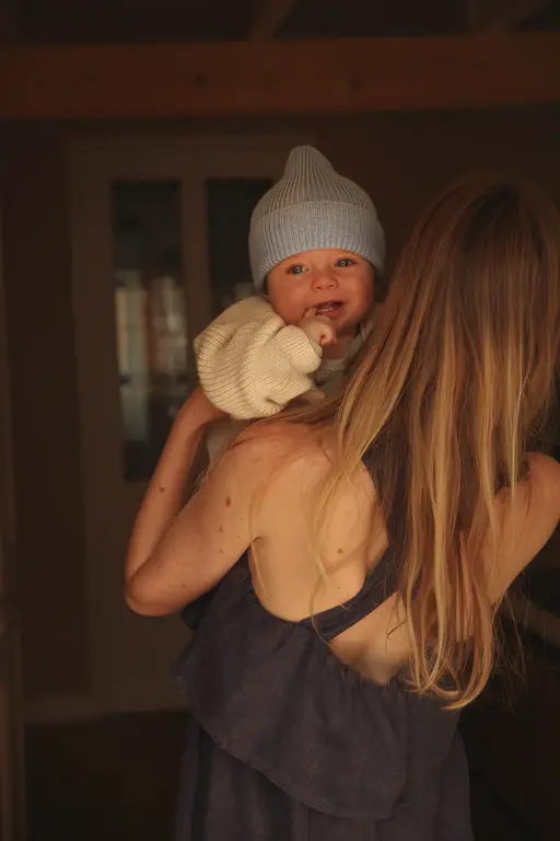 hvid beanie fonzie kids // light blue