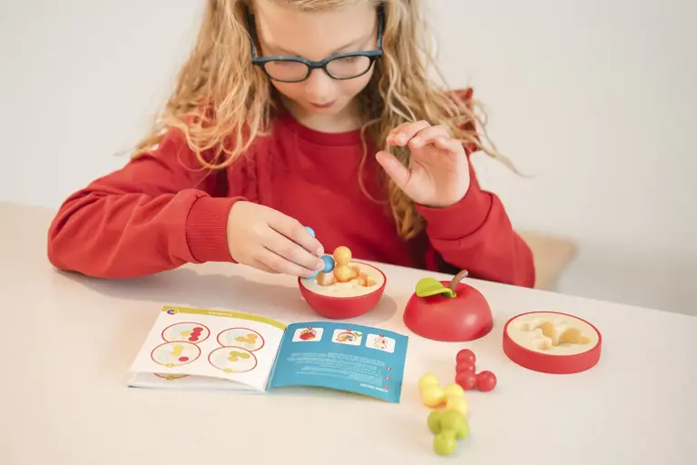Smart Games apple puzzler