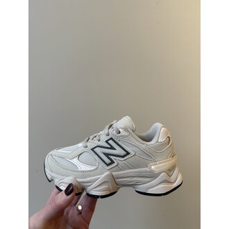 New Balance 9060 kids  // shipyard / linen