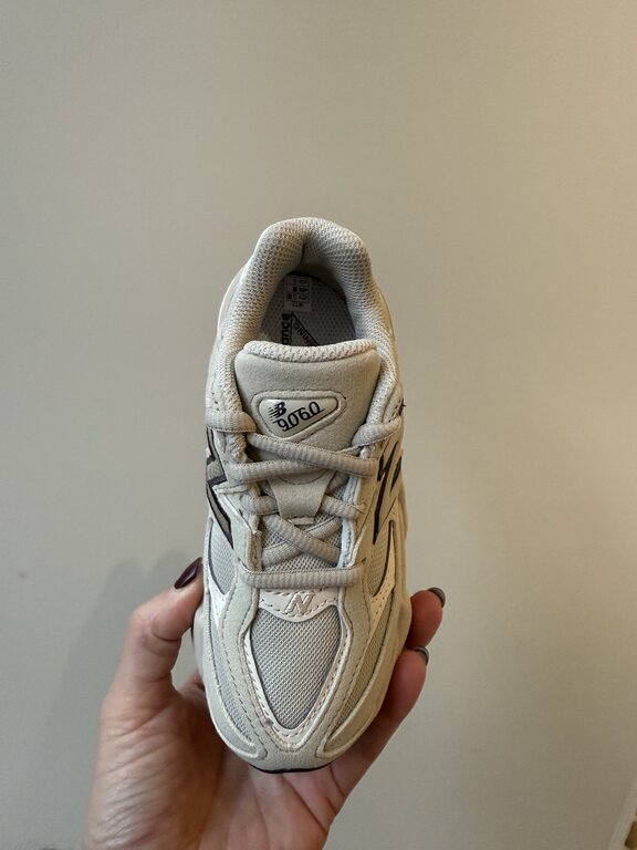 New Balance 9060 kids  // shipyard / linen
