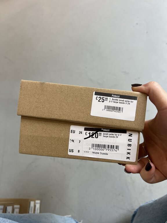 Preloved 1. Nubikk jonah polar fur jr // taupe suede // 24