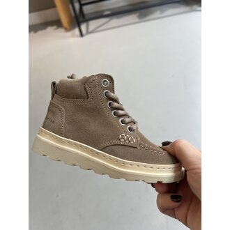 Preloved 1. Nubikk jonah polar fur jr // taupe suede // 24