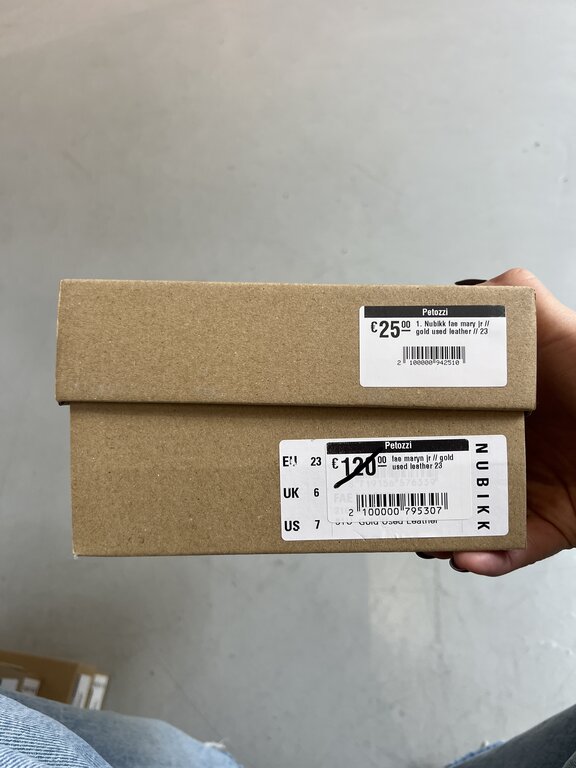 1. Nubikk fae mary jr // gold used leather // 23