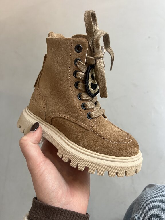 Preloved 1. Nubikk fae bobbi jr // oak suede // 23