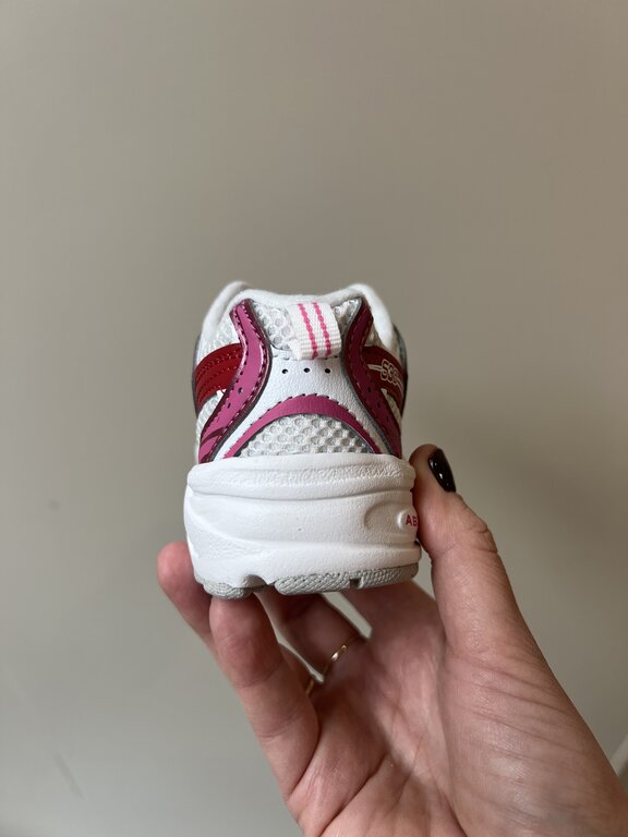 New Balance 530 kids // pink satin/shadow red