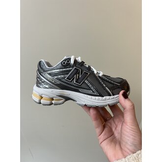 New Balance 1906 kids // dark silver metallic