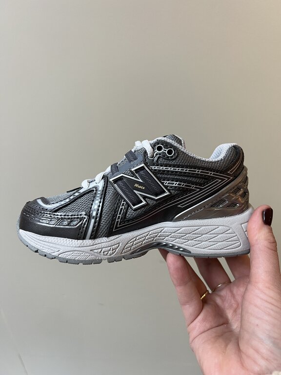 New Balance 1906 kids // dark silver metallic