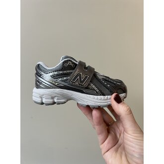 New Balance 1906 toddler // dark silver metallic