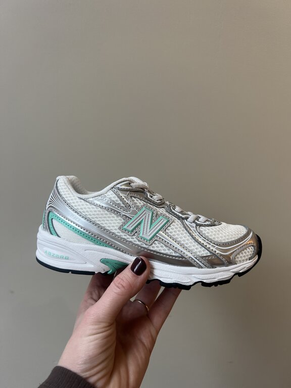 New Balance 740 kids bungee lace // silver metallic / deep end