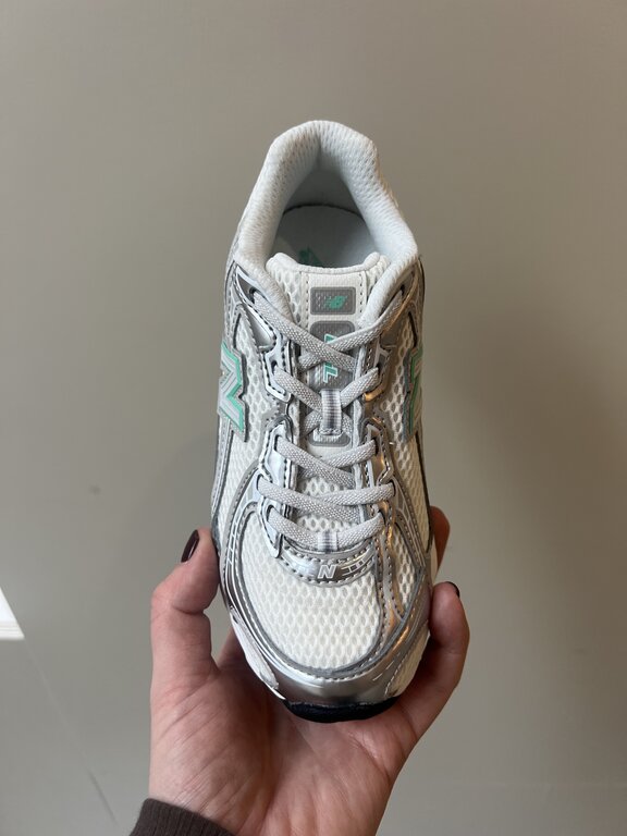 New Balance 740 kids bungee lace // silver metallic / deep end