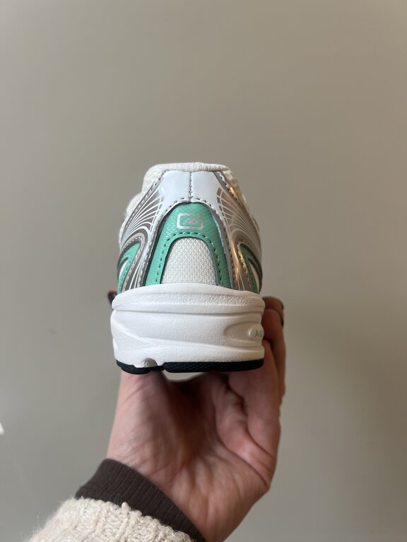 New Balance 740 kids bungee lace // silver metallic / deep end