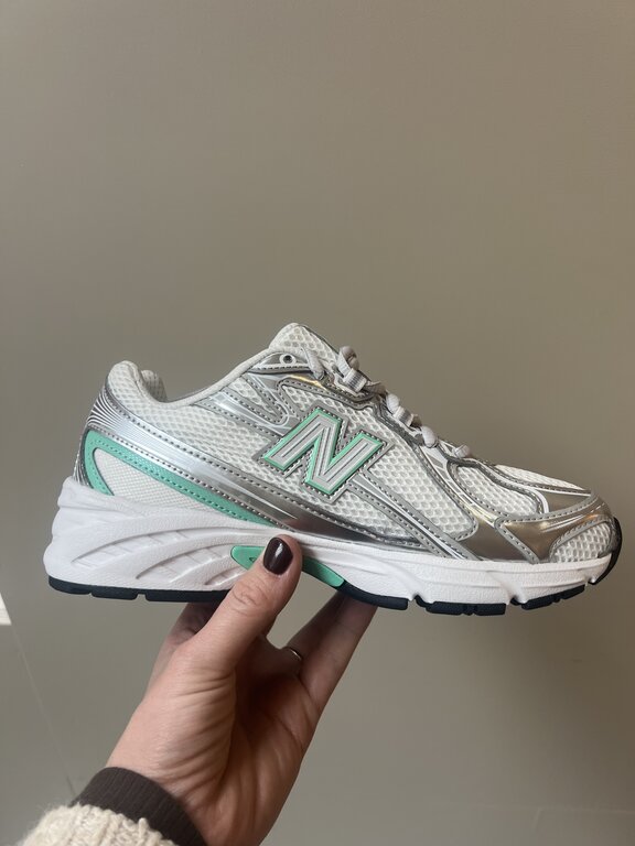 New Balance 740 teens // silver metallic / deep end