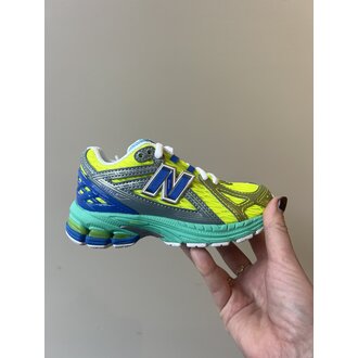 New Balance 9060 kids // alkaline green/bluebird