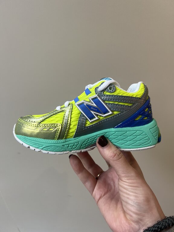 New Balance 9060 kids // alkaline green/bluebird