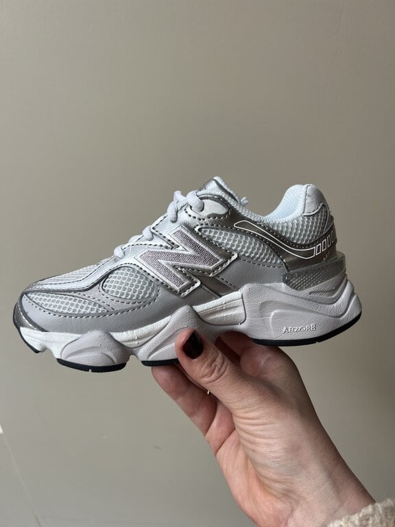 New Balance 9060 kids // rain cloud/truffle salt