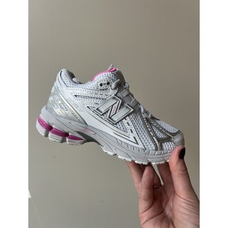 New Balance 1906 kids // light silver metallic/pink