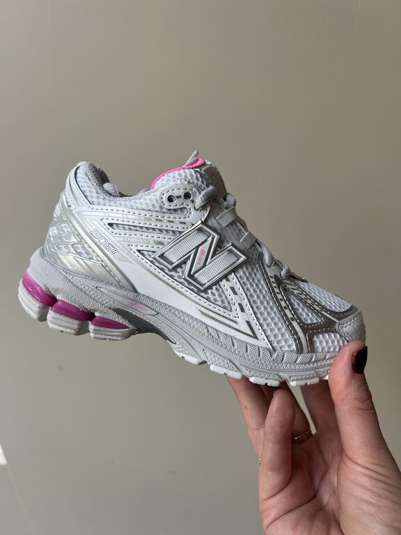 New Balance 1906 kids // light silver metallic/pink