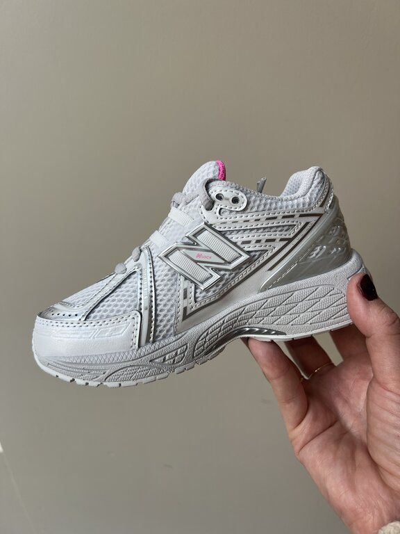 New Balance 1906 kids // light silver metallic/pink