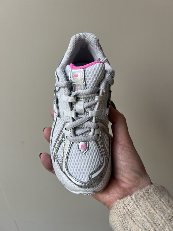 New Balance 1906 kids // light silver metallic/pink