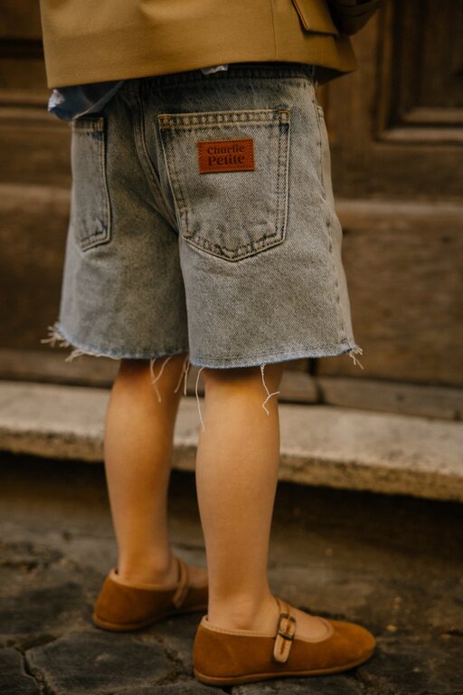 Charlie Petite quinty bermuda // light snow wash