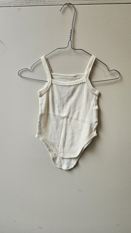 Preloved 13. Play Up romper spaghetti met ijsjes creme // 3m