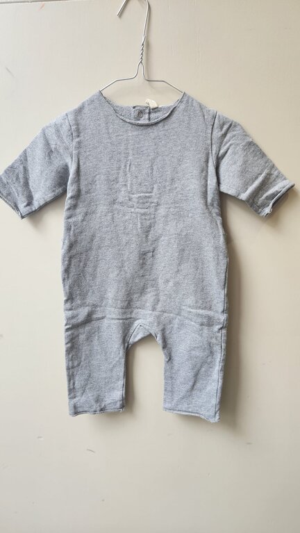 Preloved 13. Gray label onesie grijs // 6-9m