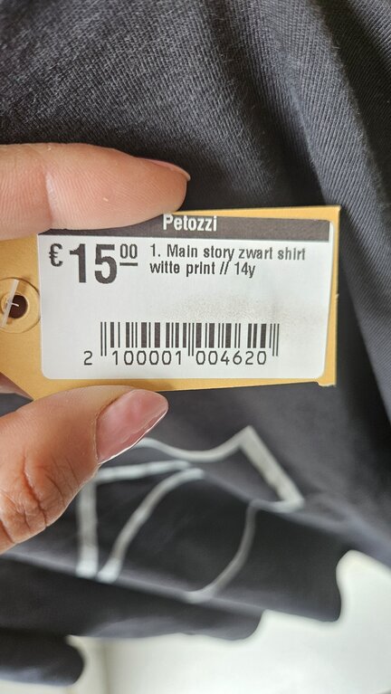 Preloved 1. Main story zwart shirt witte print // 14y