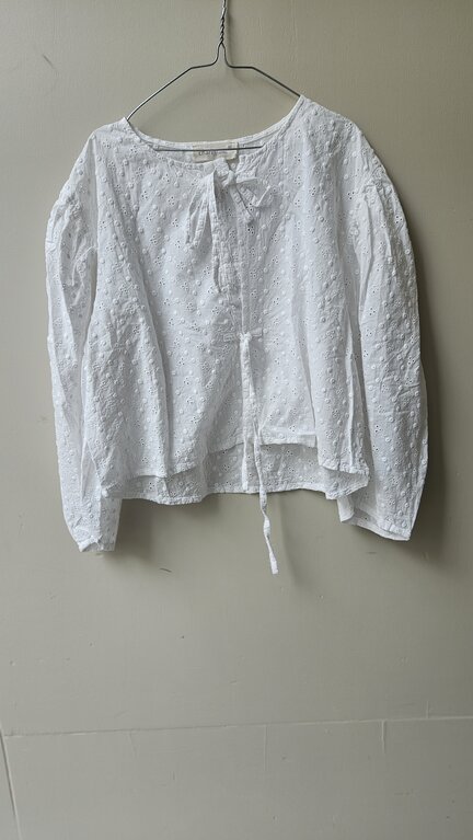 Preloved 1. Charlie Petite blouse wit broderie // M (dames)