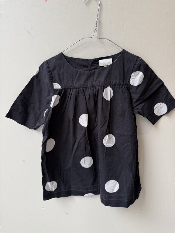 Preloved 4. Pomp de luxe top witte bollen zwart-wit // 122-128
