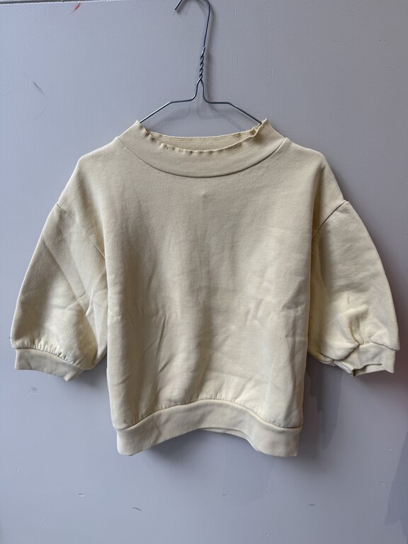 Preloved 4. LLTQ truitje met korte mouw zachtgeel // 6y