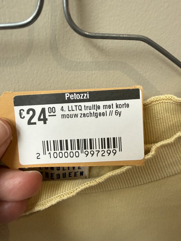 Preloved 4. LLTQ truitje met korte mouw zachtgeel // 6y