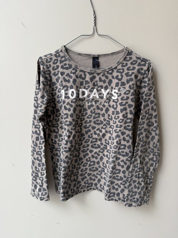 Preloved 10. 10 days shirt leopard // 8y