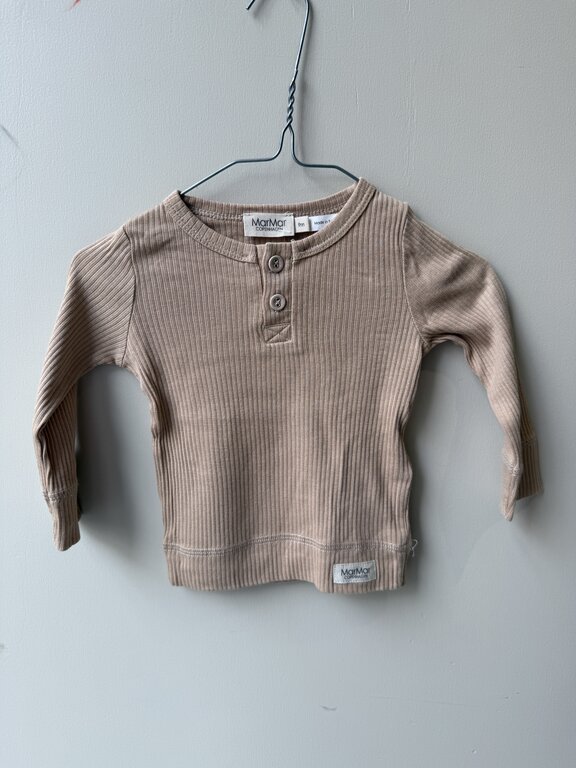 Preloved 11. Marmar longsleeve knoopjes beige/zand // 9m