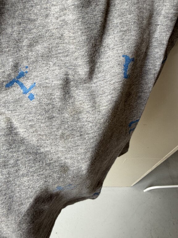 Preloved 11. Nixnut t-shirt letters lichtgrij/blauw // 128