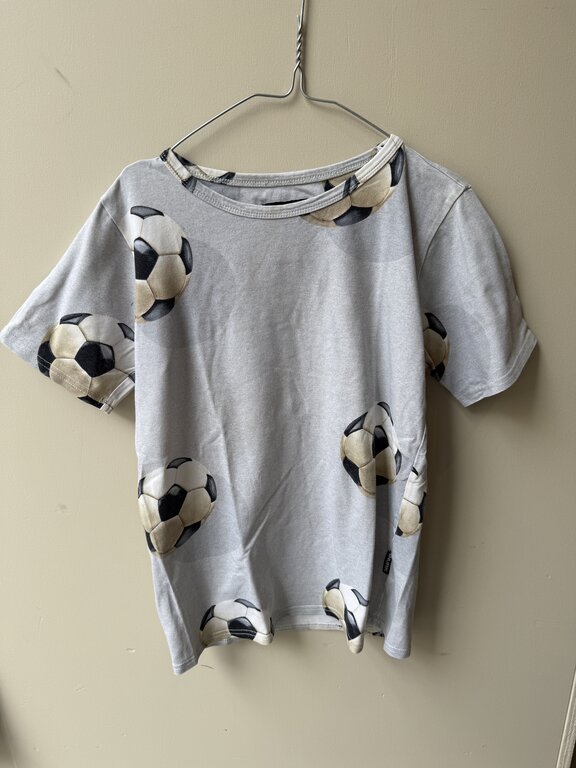 Preloved 11. Snurk tshirt voetbal lichtgrijs // 140