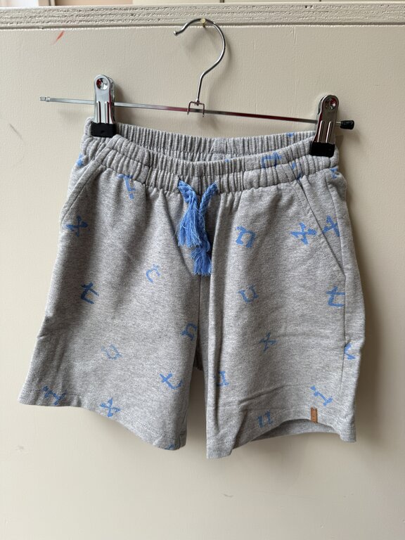 Preloved 11. Nixnut korte broek letters lichtgrijs/blauw // 128