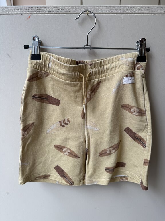 Preloved 11. Baje korte broek surf okergeel/bruin 122/128