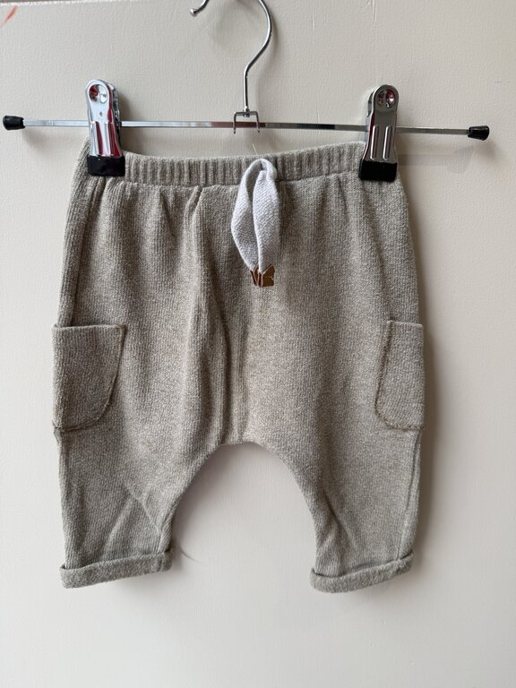 Preloved 11. 1+in the family loose fit broekje zakken beige/zand 6m