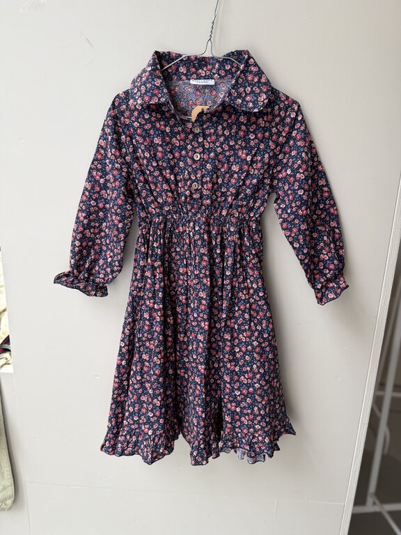 Preloved 12. Daily Brat jurk met kleine bloemetjes donker blauw rood roze groen // 3-4y