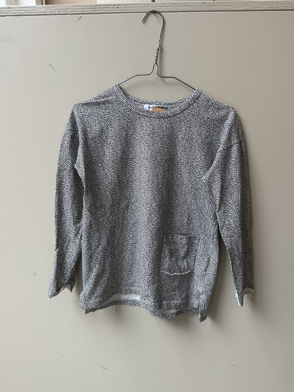 Preloved 5. Mingo longsleeve stippen zwart-wit // 2-4y