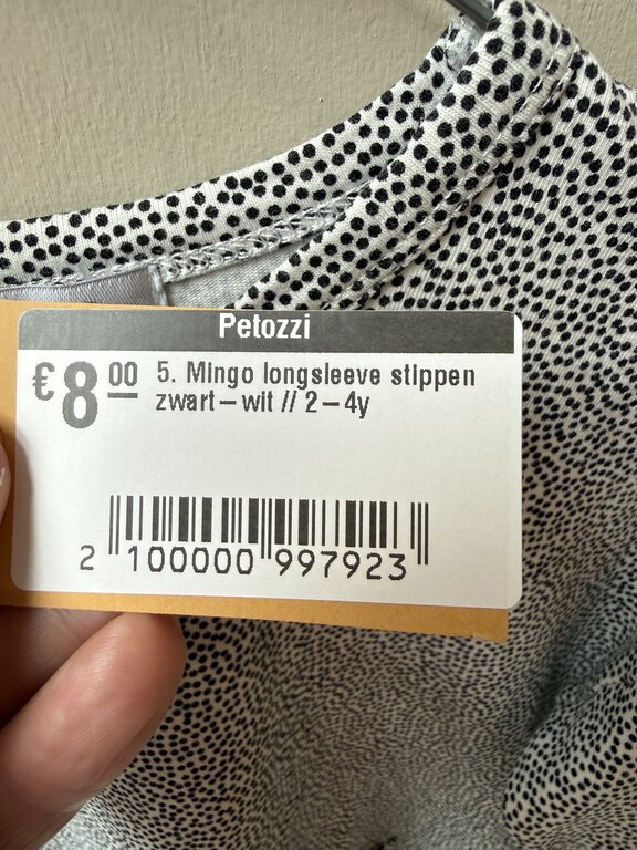 Preloved 5. Mingo longsleeve stippen zwart-wit // 2-4y