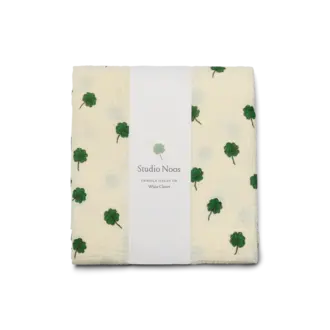 Studio Noos large swaddle // white clover