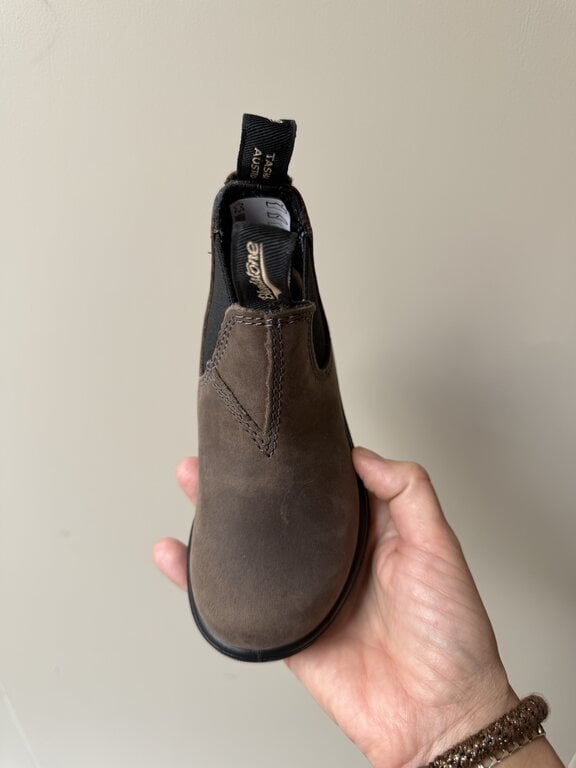 Blundstone kids // clay
