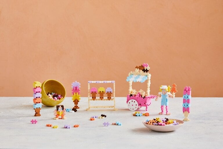 Plus Plus Learn to Build // ice cream shop 285 pcs