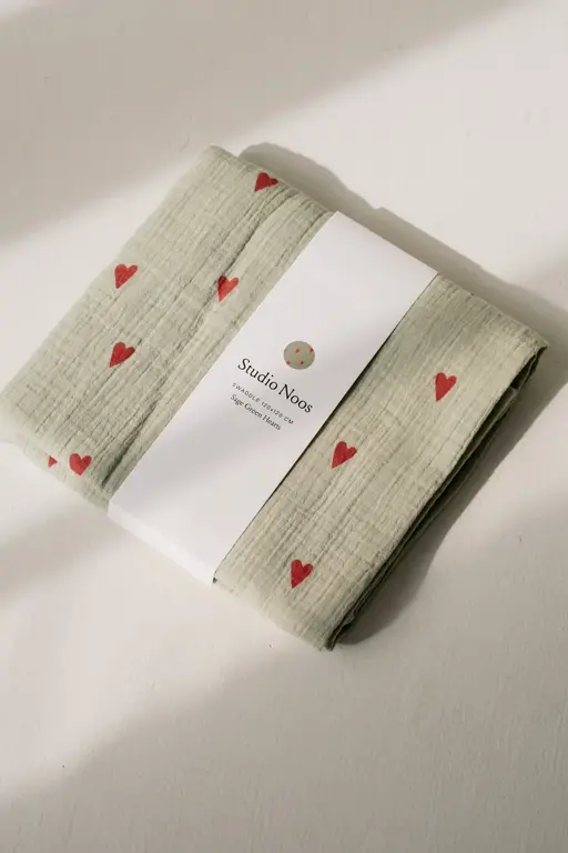 Studio Noos medium swaddle // green hearts