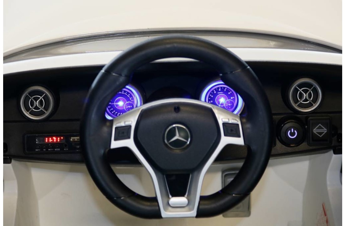 Mercedes A45 Elektrische kinderauto met Mp3