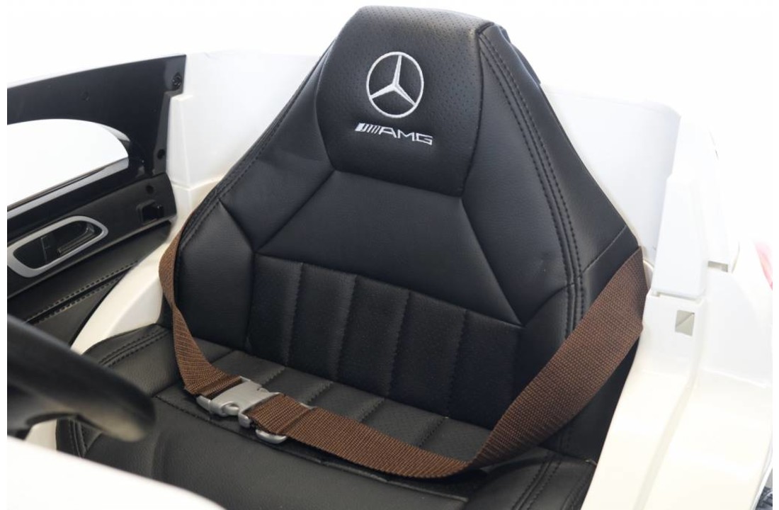Mercedes A45 Elektrische kinderauto met Mp3